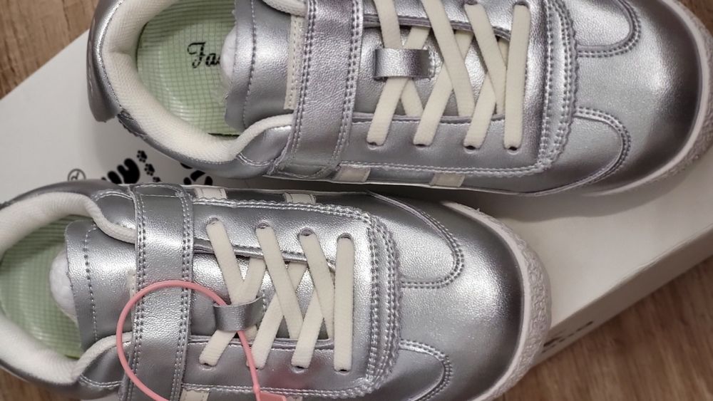 Продам кроссовки