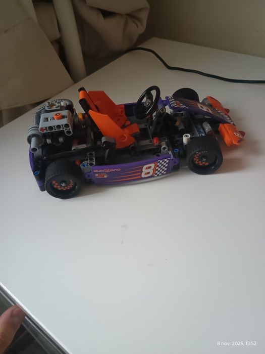 Mașina Lego Tehnic