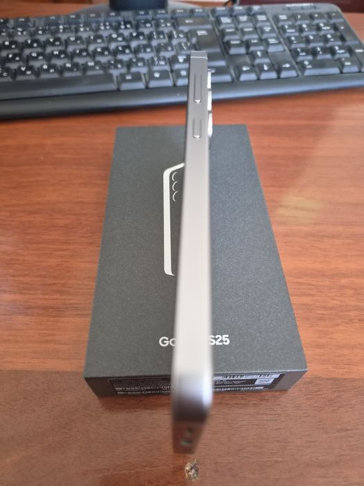 Самсунг S25 12/128