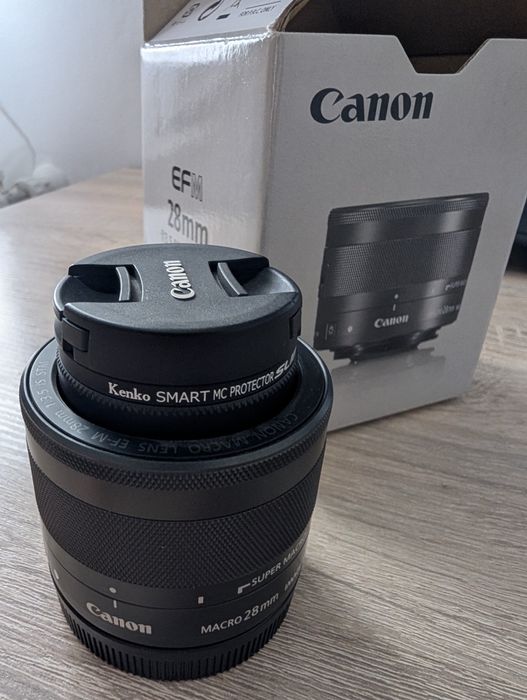 Vând obiectiv Canon EF-M 28mm f/3.5 Macro IS STM