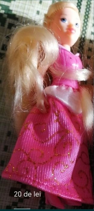 Păpuși Barbie sau gen Barbie