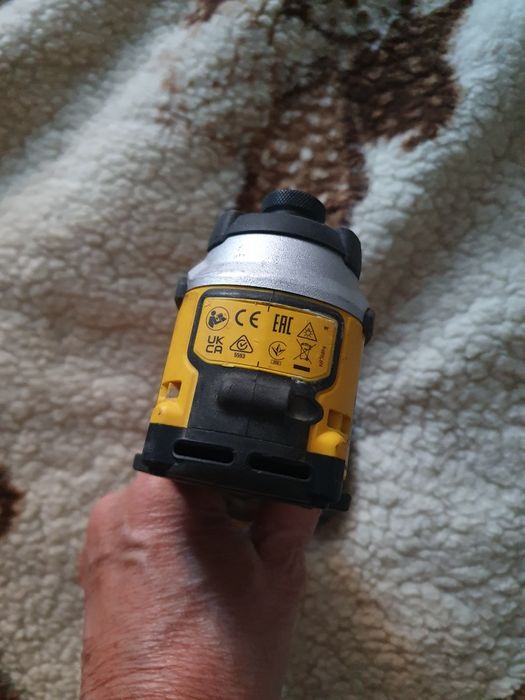 Продавам оригинални dewalt DCF850 използван малко работи перфектно