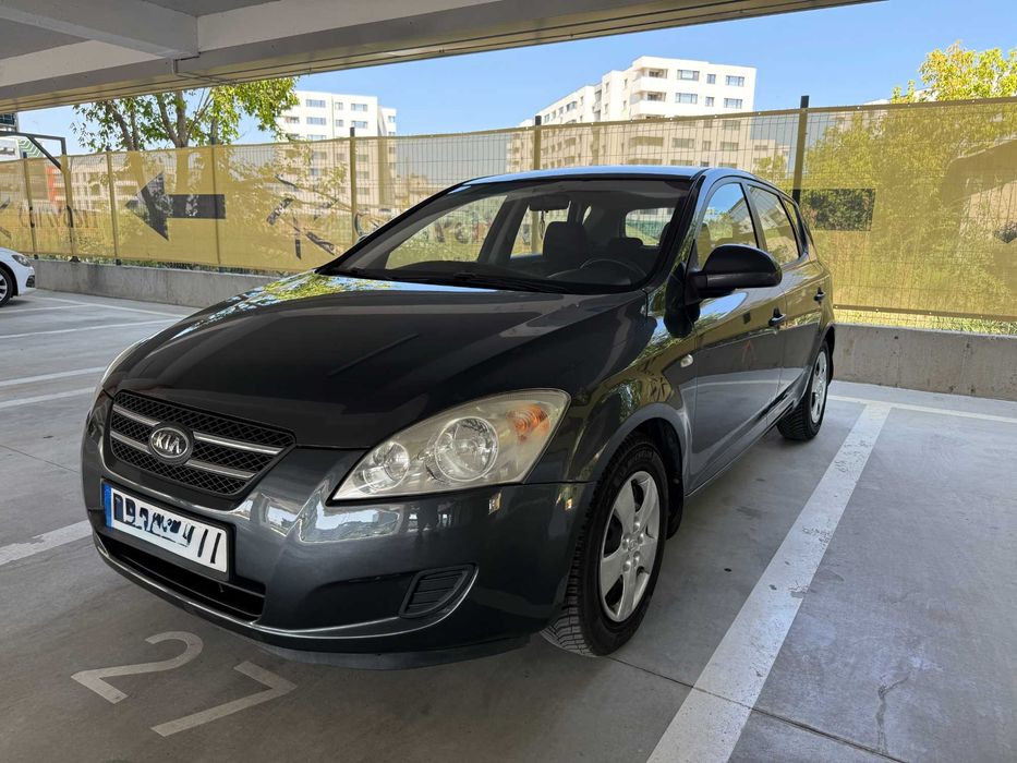 Vând Kia Ceed, an fabricație 2009, motorizare pe benzină, cu 184.739 km la bord