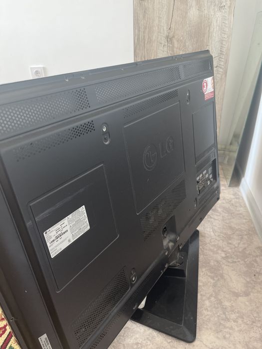 Телевизор LG .Подойдёт на детали.
