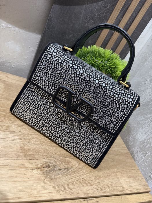 Дамска чанта с камъчета