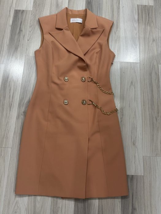 Елегантни дамски рокли