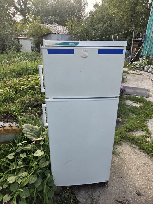 Холодильник продается