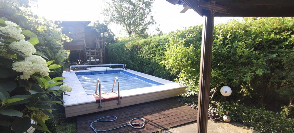 Къща с басейн и просторен двор в с. Скравена.