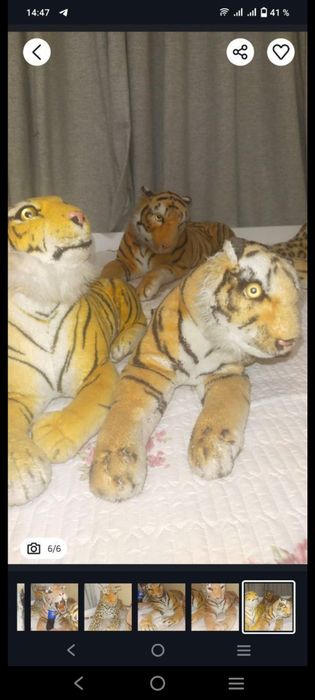 Игрушки тигры большие.