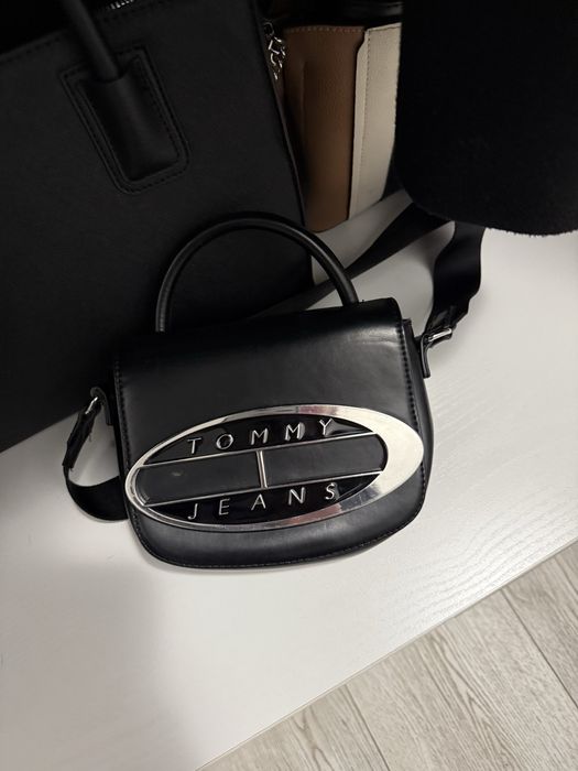 Оригинална чанта Tommy Hilfiger