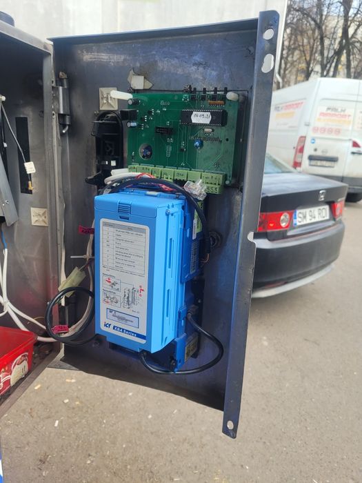 Vând dozatoare de lapte second-hand