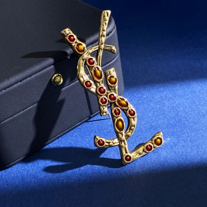 Brosa Saint Laurent Cassandre din alamă aurie !