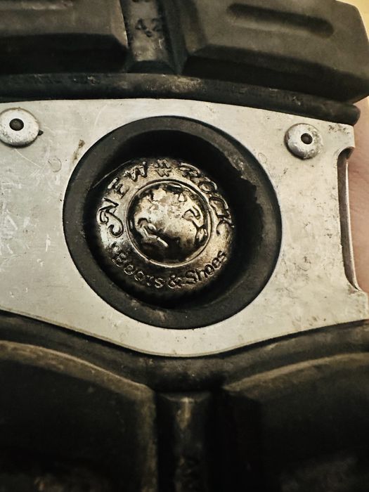 New rock обувки .