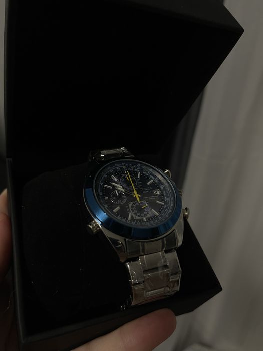 Ceas nou cu eticheta