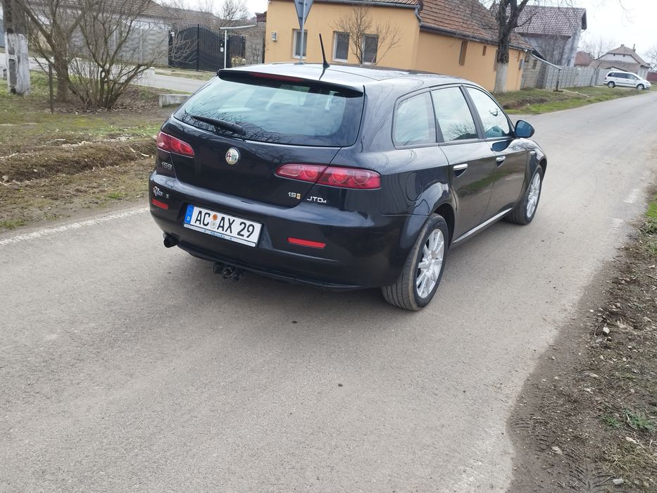 Vând Alfa Romeo 159 an fab 2009 19 jtdm preț 1650 euro neg