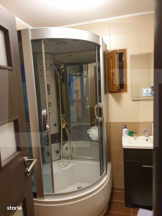 Apartament 3 camere decomandat, centrala si AC, aproape de Piata Frati