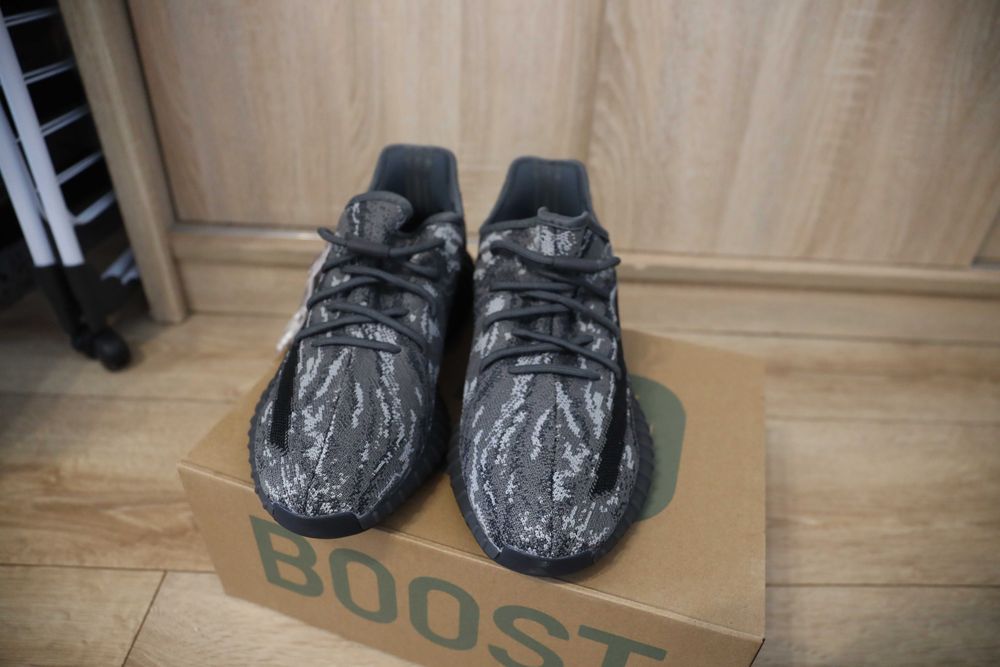 Yeezy 350 v2 Dark Salt 41