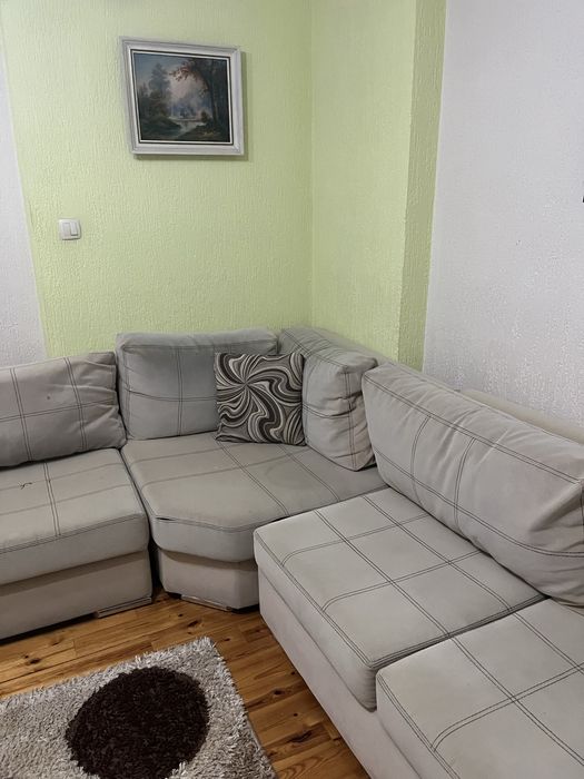 Продавам ъглов диван с 3 части + възглавниците