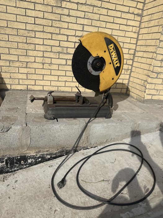 Монтажная пила Dewalt