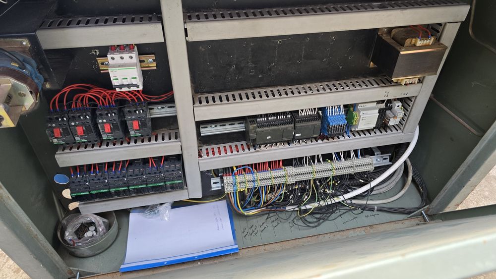 Presa hidraulica COLOMBO incalzita pentru panouri din lemn / parchet