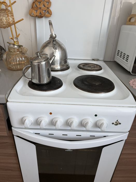 Продам кухонный гарнитур с плитой