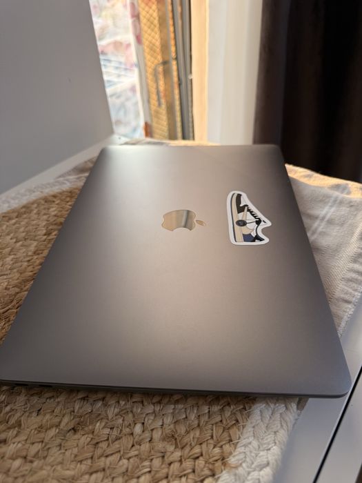 Macbook M1 100%sanatate baterie, in garantie pana in noiembrie 2026