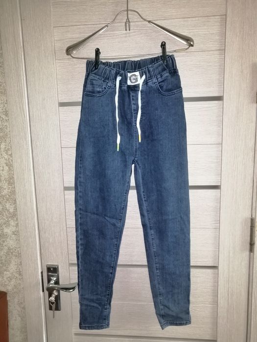 Продам женские джинсы