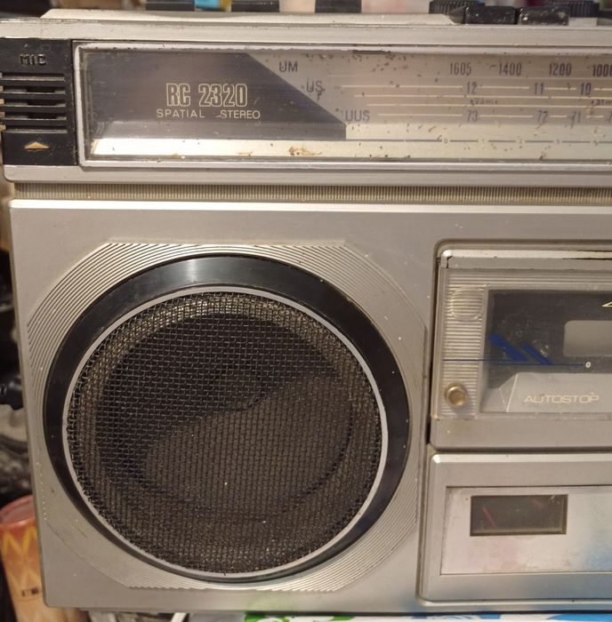 Vând sau schimb radio casetofon Tehnoton RC-2320,defect,bârâie radio.