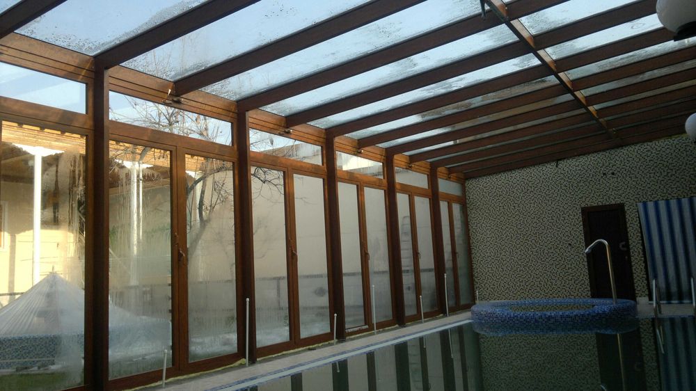 Стеклянные крыши. Пирамиды. Световой фонарь. Мансардные окна. Люк.