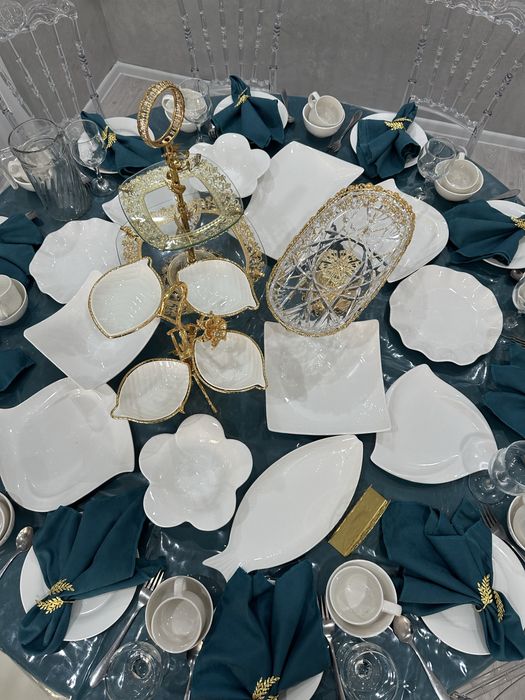 Столы и стулья с посуды