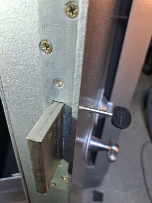 Сейф офисный кодовый