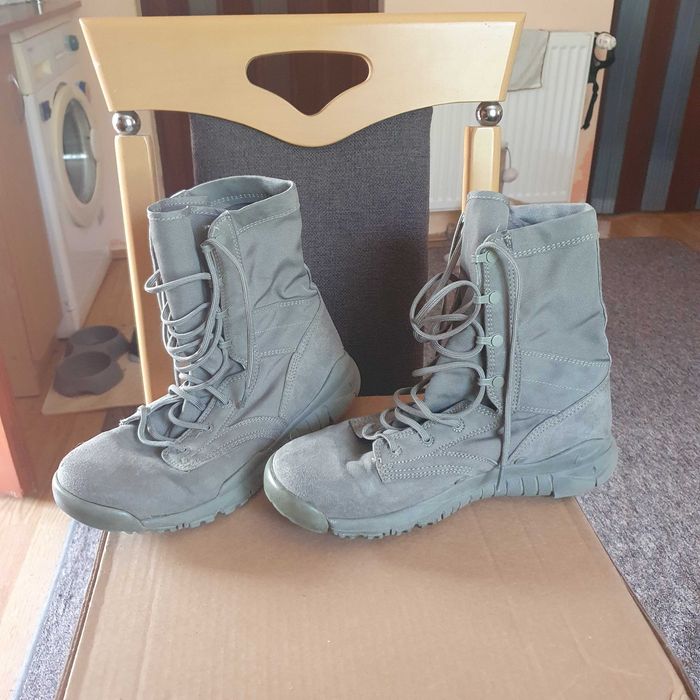 Încălțăminte militară Nike