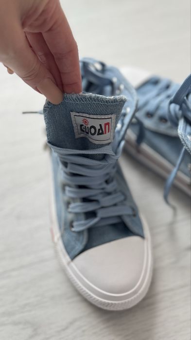 Tenesi dama albastri ca noi