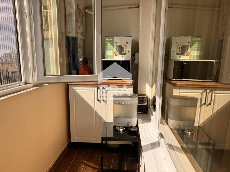 Ексклузивно! Обзаведен, югозападен, тристаен апартамент на среден етаж