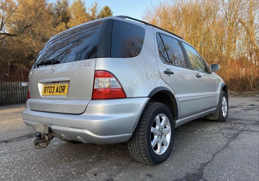 Vand sau schimb  Mercedes ML270 CDI 4Matic 2.7 Diesel 5 in linie  Cutie Automata  An 2003 162K Km reali Carte service doar la Mercedes