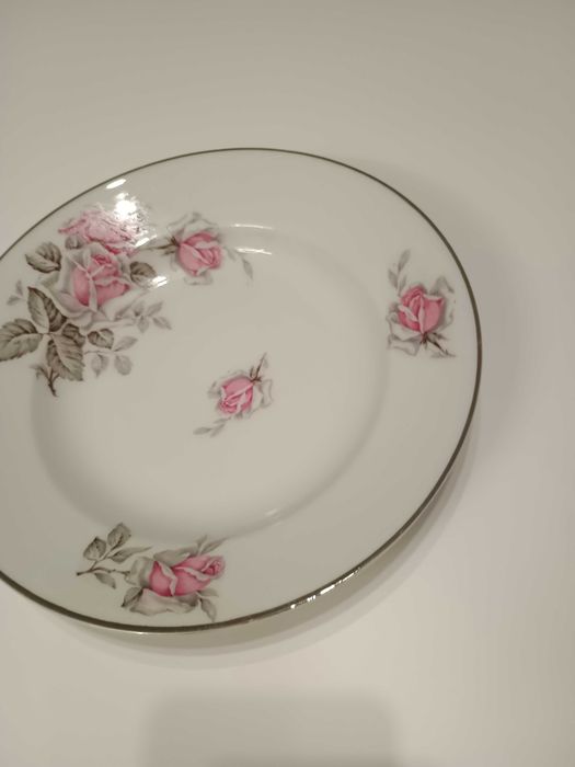 Ретро порцеланови чинии 6 бр. с  рози и сребрист кант 23 см
