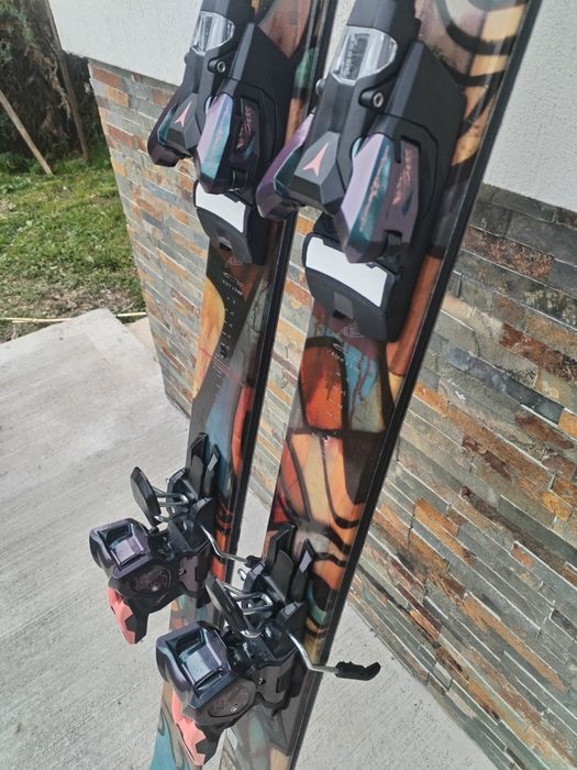 Atomic Bent 90 echipate cu legaturi Atomic Strive 12 GW