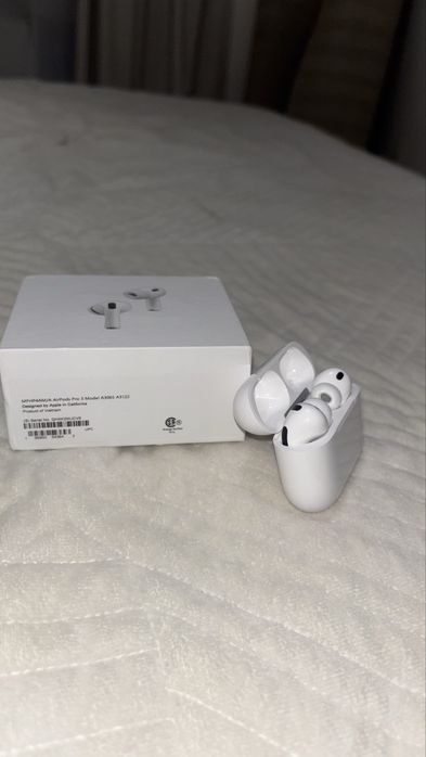 Vand casti air pods 3 pro cu anulare zgomot,detectare conversati,audio spatial si mai milte moduri