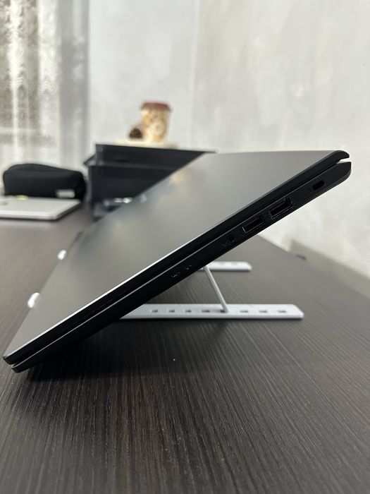 Laptop ASUS-design slim, stare foarte bună