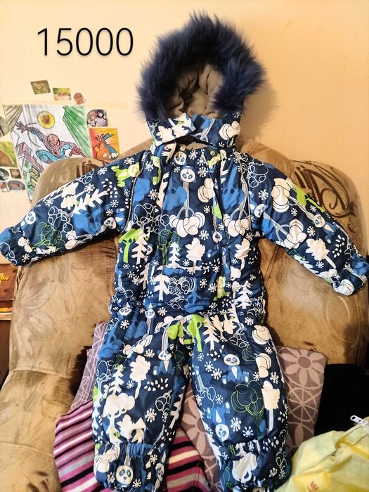 Детские куртки и комбинезоны