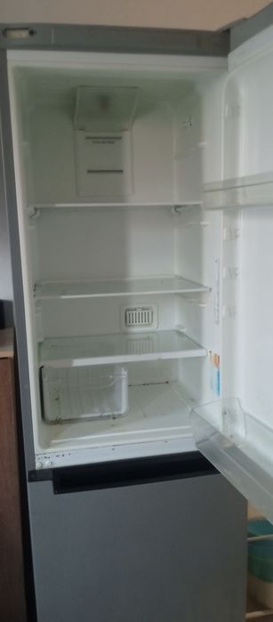 Продам холодильник на запчасти  Индезит