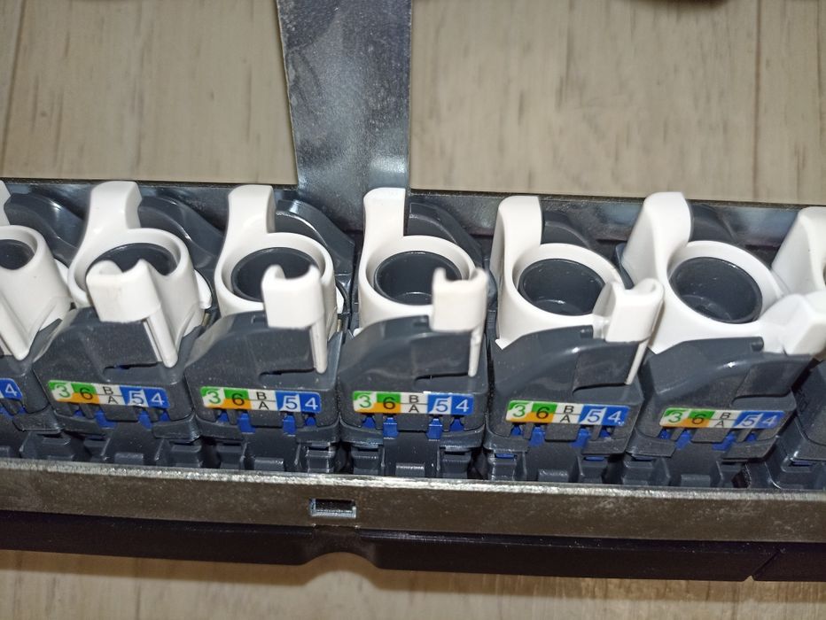 Панель коммутационная Legrand 24