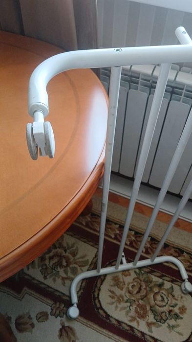 вешалка для одежды на колесиках