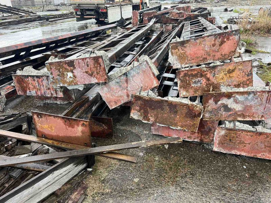 На парчета Метална конструкция раздемонтирана. Метално хале