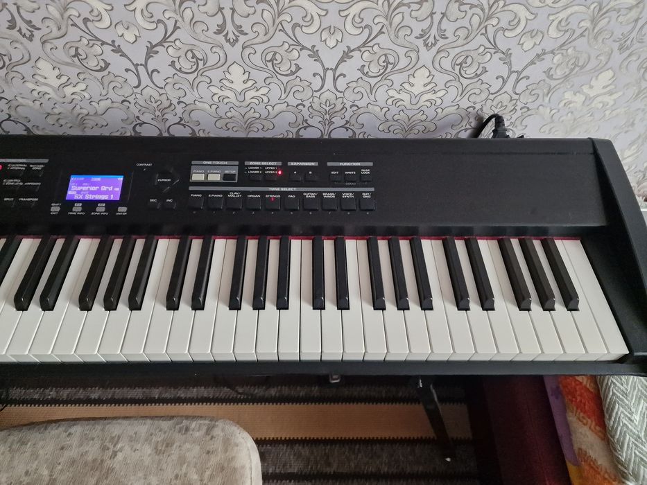 Vând Roland RD-700SX