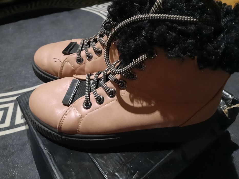 Дамски боти с пух