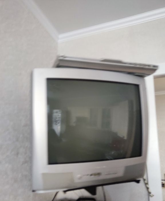 Телевизор и ДВД плейер