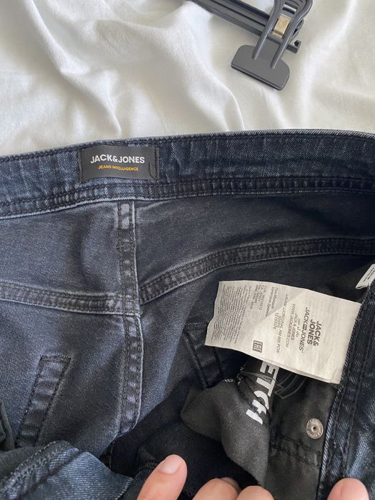 Vând blugi Jack&Jones