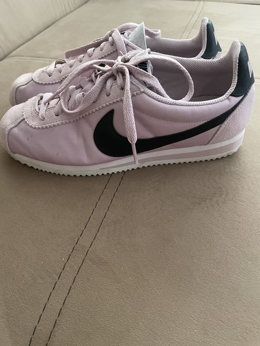 Маратонки Nike.