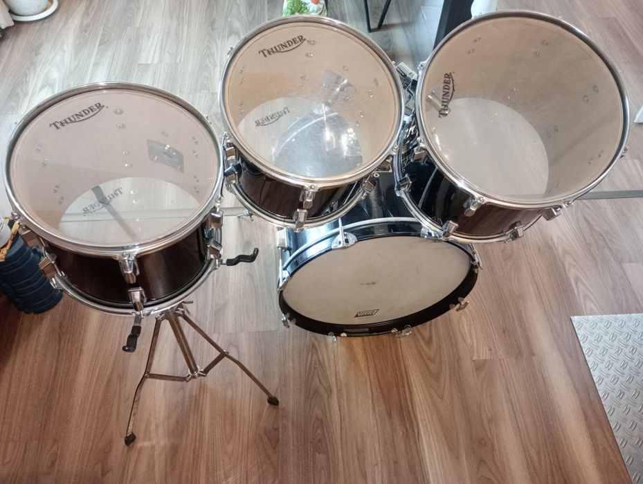 Продавам барабани,каса 20",Том 13" и  стойката му